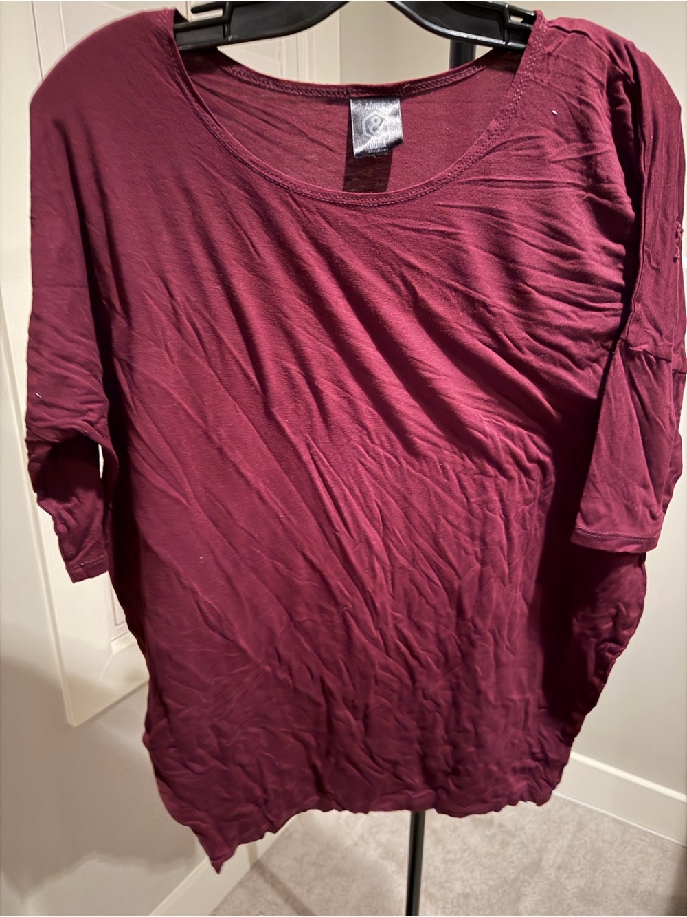 Agnes & Dora Scoop Neck Short Sleeve Top in Wine